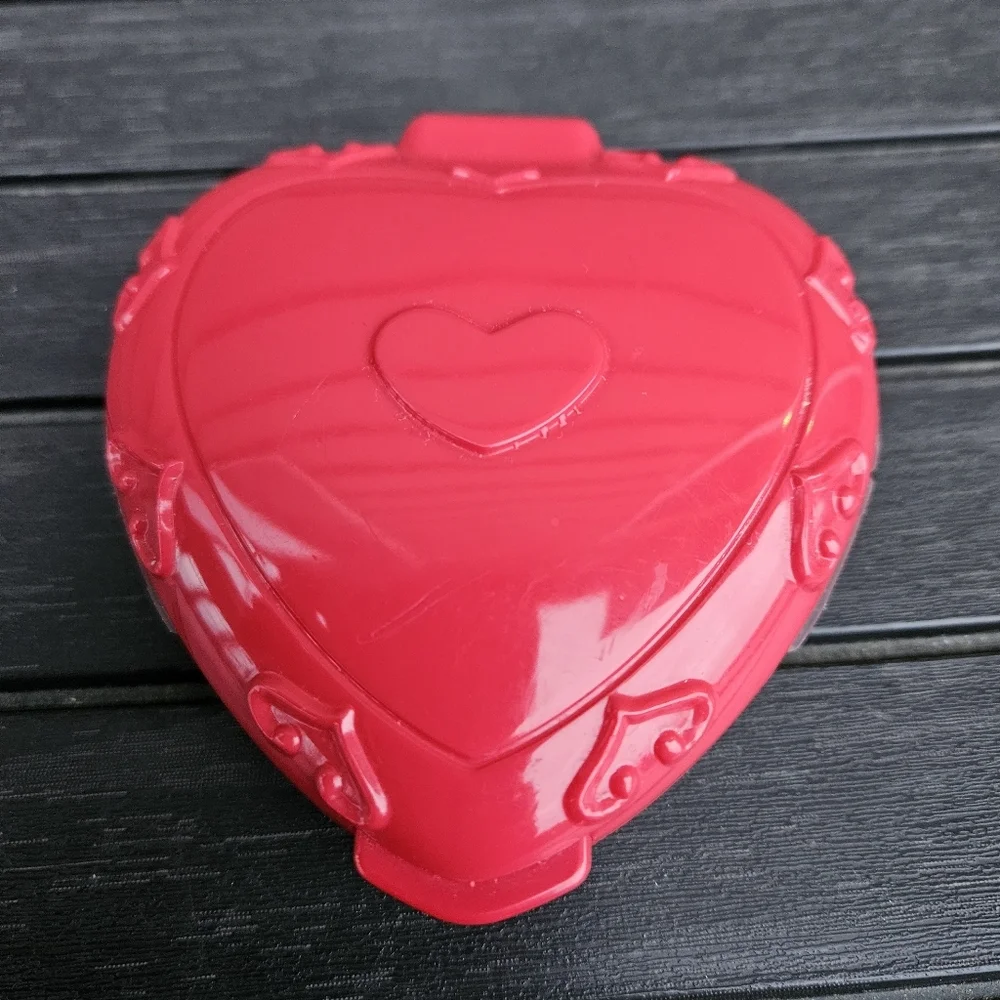 Rare AVON Heart-Shaped Red Plastic Weekly Pill Vitamin Organizer With Mirror VTG